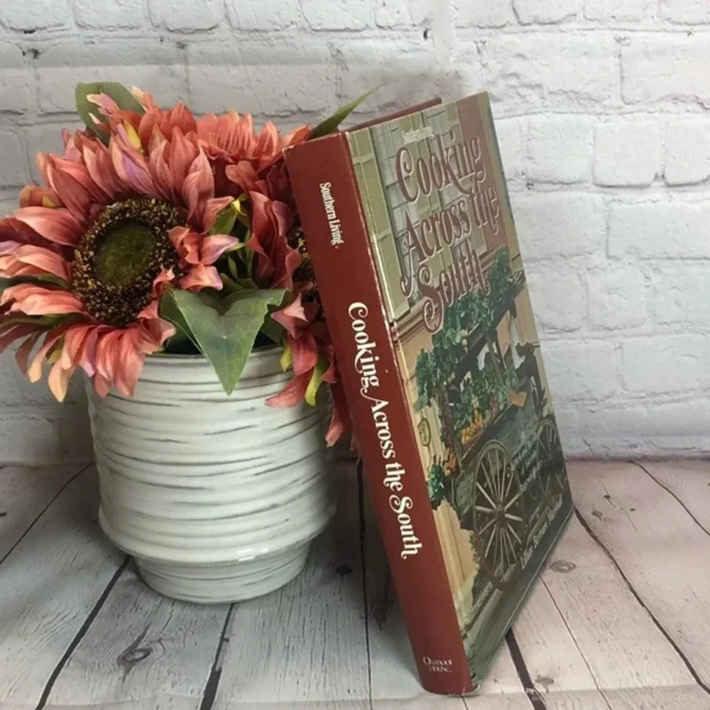 Vintage 1980 SOUTHERN LIVING COOKING ACROSS THE SOUTH cookbook